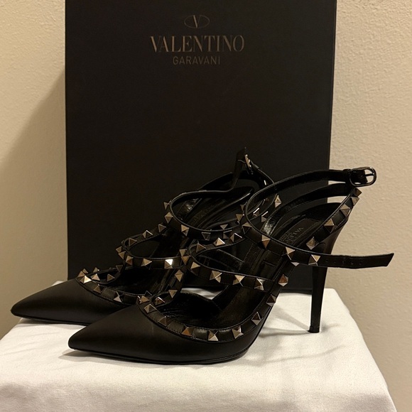 Valentino Garavani Black Rockstud Heels - Picture 2 of 6